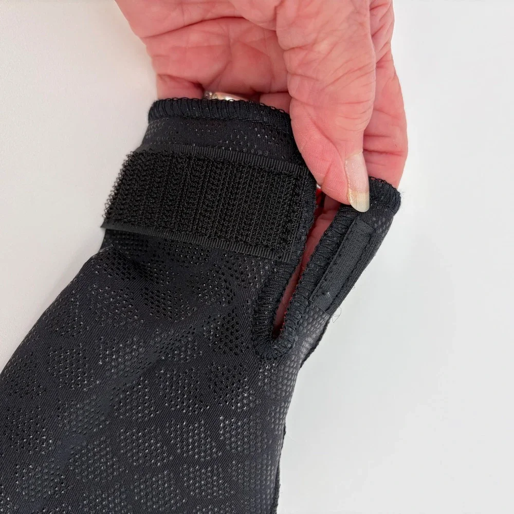 Thermoskin Arthritic Gloves Women M Black Red Fingerless Compression Therapeutic